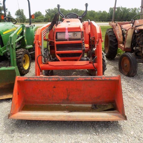 Used Kubota l2800 Tractor parts.