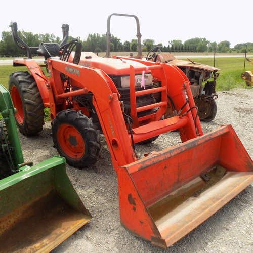 Used Kubota l2800 Tractor parts.