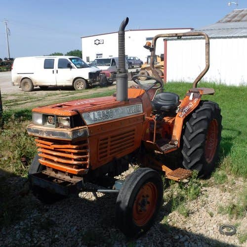 Used Kubota l2850 Tractor parts.