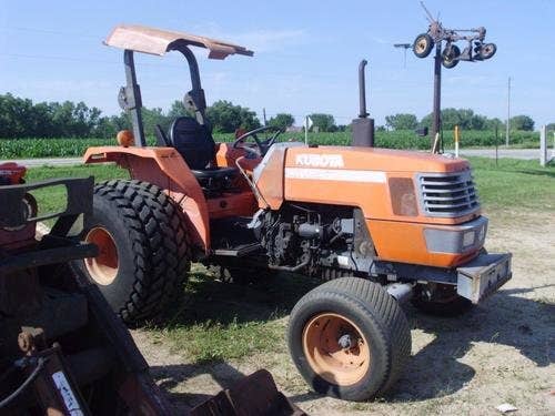Used Kubota m4900 Tractor parts.