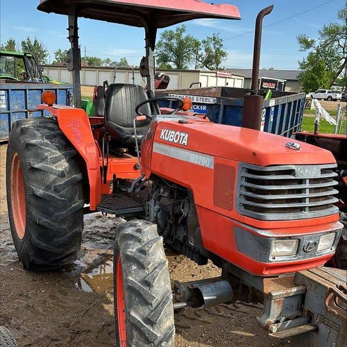 Used Kubota M5700 Tractor Parts Used Kubota M5700 Tractor Parts