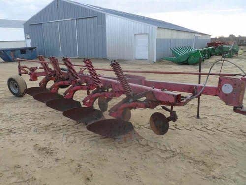 Used Massey Ferguson 880 Tractor parts.