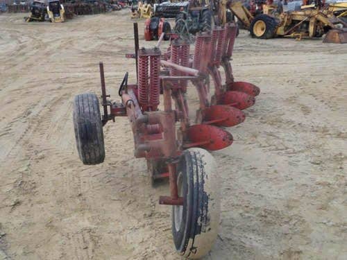 Used Massey Ferguson 880 Tractor parts.