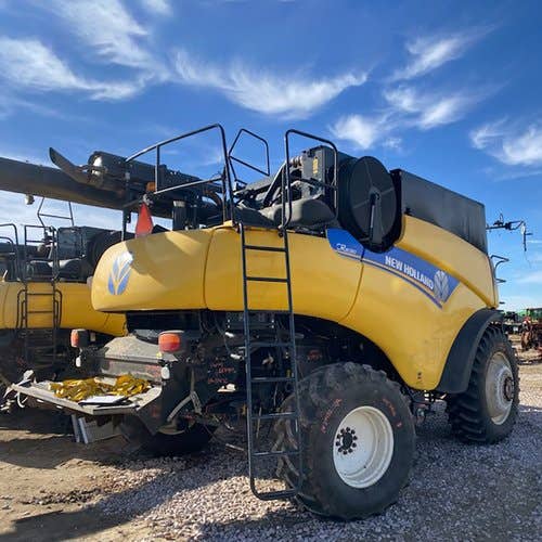 2013 Used New Holland CR8080 Combine parts.