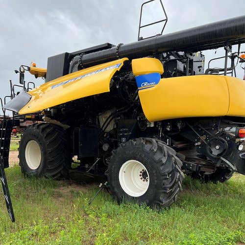 Used New Holland CR8090 Combine parts.