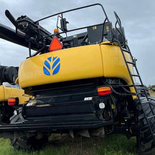Used New Holland CR8090 Combine parts.