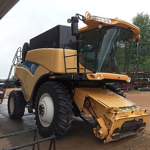 Used New Holland CR9060 Combine parts.