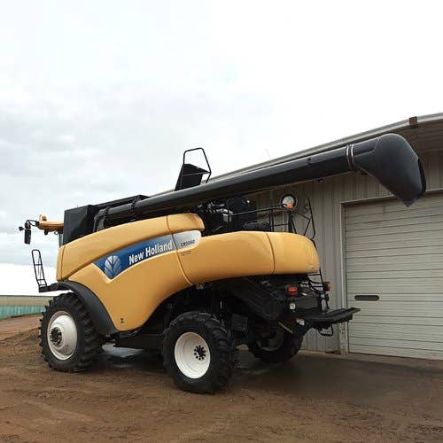 Used New Holland CR9060 Combine parts.