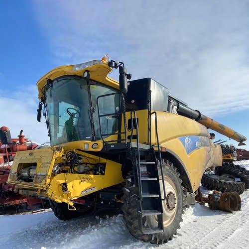 Used 2011 New Holland CR9065 Combine Parts Used 2011 New Holland CR9065 Combine Parts