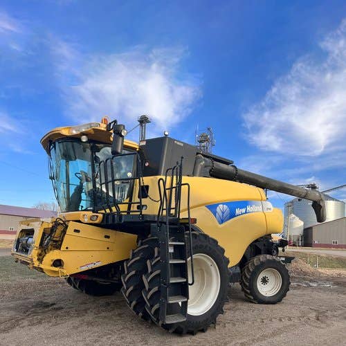 Used New Holland CR9070 Combine Parts Used New Holland CR9070 Combine Parts