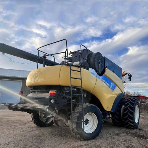 Used New Holland CR9070 Combine parts.
