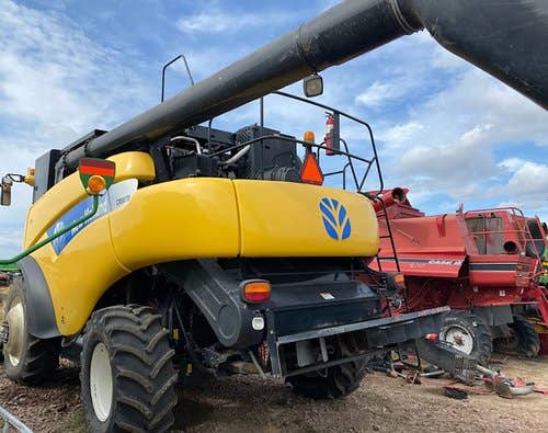 Used New Holland CR9070 Combine parts.