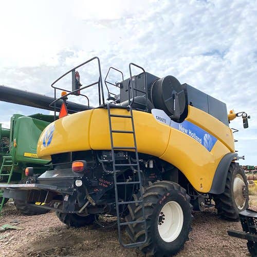 Used New Holland CR9070 Combine parts.