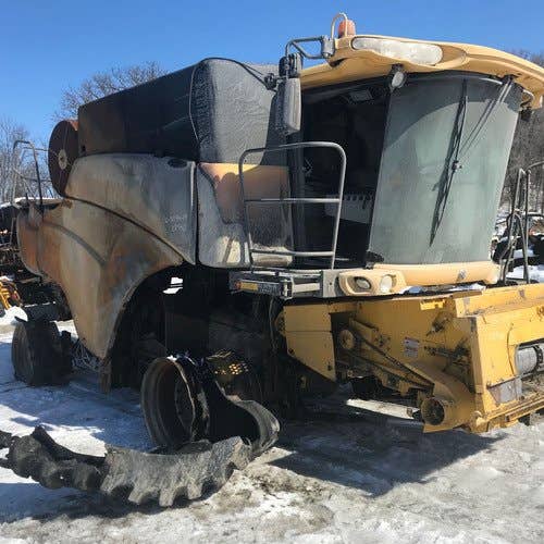 2006 Used New Holland CR940 Combine parts.