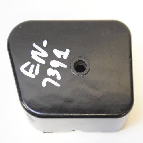 Used Valve Cover fits Case IH J902604 fits New Holland J928404 fits Case 1896 480E 550 570LXT 580K 580L 580SK 580 Super L 590 621 660 760 860 J902604