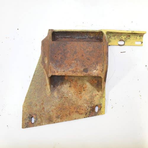 434882 | Weight Bracket | LH | New Holland L140 L150 L465 LS140 LS150 LX465 LX485 |  | 86506013
