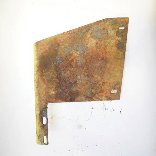 434882 | Weight Bracket | LH | New Holland L140 L150 L465 LS140 LS150 LX465 LX485 |  | 86506013