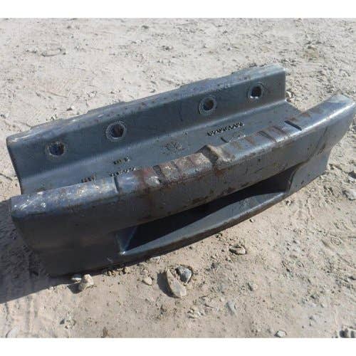 433955 | Weight Bracket | Ford 8160 8260 8360 8560 | New Holland TM115 TM125 TM135 TM150 TM165 TS90 TS100 TS110 TS115 TV140 8160 8260 8360 8560 |  | 82014593