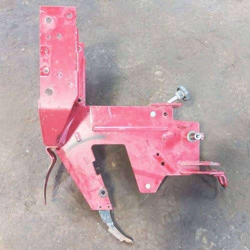 422300 | Row Unit Shank | White 8500 8722 8788 8816 8824 |  | 700182160 | 700160098N
