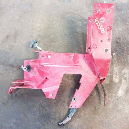 422300 | Row Unit Shank | White 8500 8722 8788 8816 8824 |  | 700182160 | 700160098N