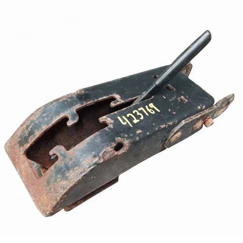 423769 | Closing Wheel Frame | White 6000 6100 6184 6200 6300 6512 6515 6524 6531 6772 6788 |  | 852464