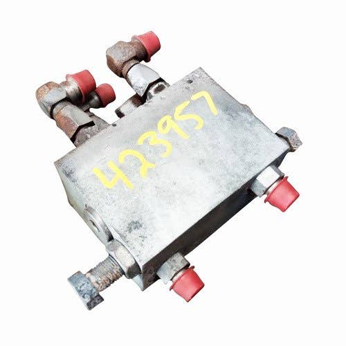 423957 | Sequence Valve | White 6000 6200 6300 6772 6788 8102 8104 8106 8108 8116 8122 8128 8138 |  | N851998