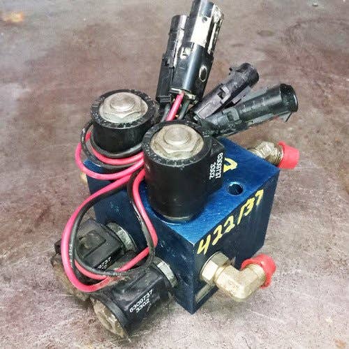 Used Marker and Hitch Lift Valve fits White 8500 N857345 SN10962 Used Marker and Hitch Lift Valve fits White 8500 N857345 SN10962