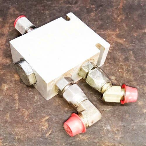 422144 | Wheel Lift Flow Divider | White 8500 |  | SN10978 | N857568