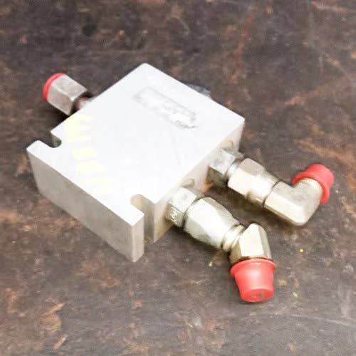 422144 | Wheel Lift Flow Divider | White 8500 |  | SN10978 | N857568
