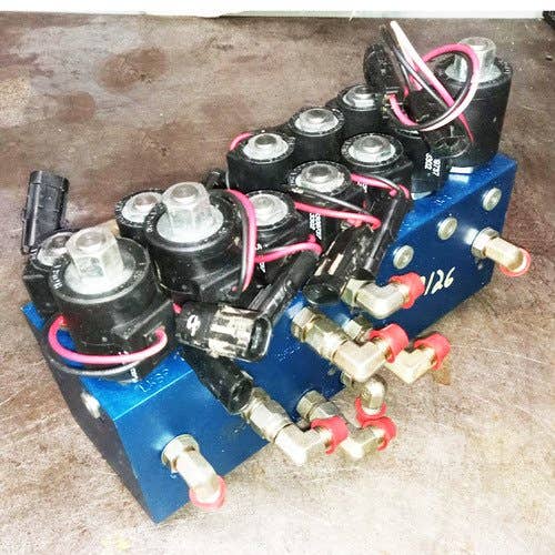 Used Hitch Valve Assembly fits White 8500 N857350 SN10979 Used Hitch Valve Assembly fits White 8500 N857350 SN10979