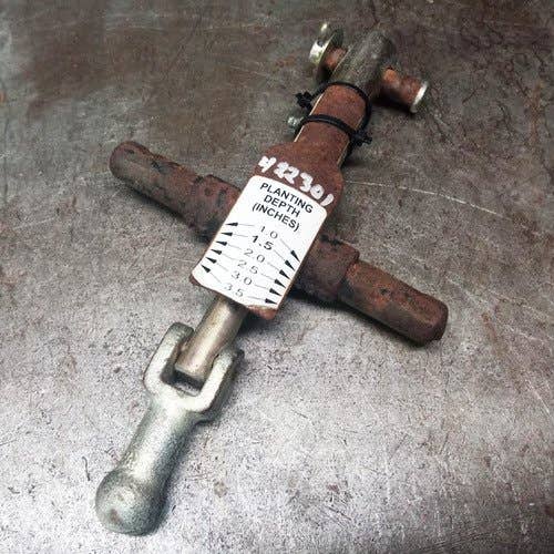 422301 | Guage Wheel Depth Adjust Assembly | White 8102 8104 8106 8108 8116 8128 8138 8500 8604 8606 8608 8616 8722 8743 8772 8903 8905 8925 8929 8935 |  | W247697B | 853927 |  700728296 |  N858591