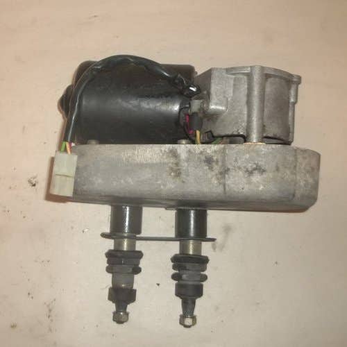 447665 | Wiper Motor | Case IH AFX8010 2144 2166 2188 2344 2366 2388 2555 2577 2588 |  | 86976257 | 137838A1
