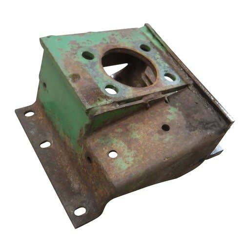 439977 | Wobble Box Mount | John Deere 200 213 215 216 218 220 222 224 230 230 |  | AH89318