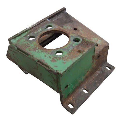 439977 | Wobble Box Mount | John Deere 200 213 215 216 218 220 222 224 230 230 |  | AH89318