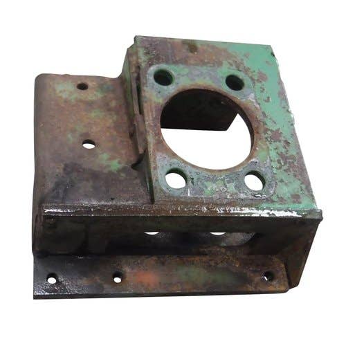 439977 | Wobble Box Mount | John Deere 200 213 215 216 218 220 222 224 230 230 |  | AH89318
