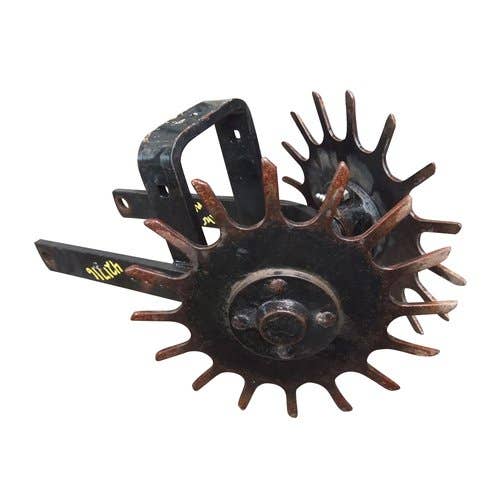 421716 | Yetter Row Cleaner | Coulter Mounted | John Deere 1700 1750 1755 1770 1770NT 7000 7100 7200 | Kinze 2000 2100 2200 2300 2400 2500 2600 2700 2800 3000 3200 3500 3600 |  | 2967-115A