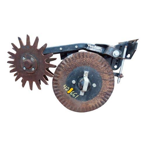 421661 | Yetter Row Cleaner Fertilizer Coulter Combination | John Deere 1700 1750 1755 1760NT 1765 1770 1770NT 7200 |  | 2959-003