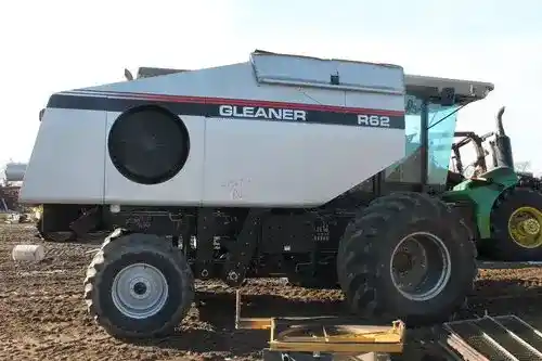 Used 1999 Gleaner R62 Combine Parts