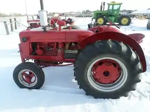 Used International W4 Tractor Parts